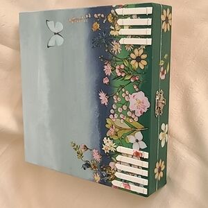 HANDCRAFTED & DECORATED FENCED IN GARDEN WOODEN BOX